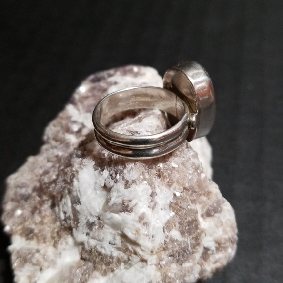 Ring - Picture 2 of 6